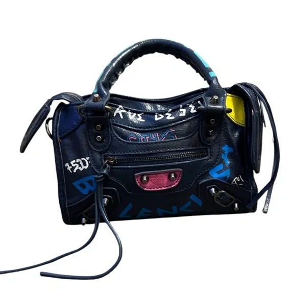 Graffiti Women's Leather Handbag Shoulder Bag with Zipper Closure - Picture 1 of 15